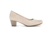 Afbeelding in Gallery-weergave laden, GABOR PUMP KLEIN HAKJE BEIGE G BREEDTE
