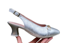 Afbeelding in Gallery-weergave laden, PITILLOS DAMES PUMP MET OPEN HIEL EN HAKJE ZILVER
