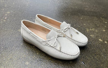 Afbeelding in Gallery-weergave laden, ARA DAMES MOCASSIN MET UITNEEMBAAR VOETBED CREMA
