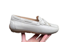 Afbeelding in Gallery-weergave laden, ARA DAMES MOCASSIN MET UITNEEMBAAR VOETBED CREMA
