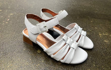 Afbeelding in Gallery-weergave laden, ARA DAMES SANDAAL MET HAKJE WIT
