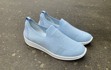 Afbeelding in Gallery-weergave laden, ARA DAMES LOAFER MET UITNEEMBAAR VOETBED BLAUW
