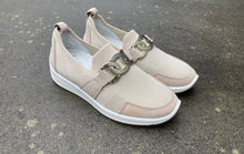 Afbeelding in Gallery-weergave laden, ARA DAMES LOAFER MET UITNEEMBAAR VOETBED BEIGE
