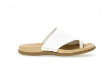 Afbeelding in Gallery-weergave laden, GABOR TEENSLIPPER WIT
