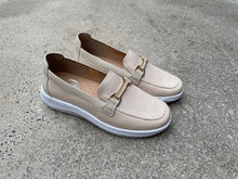 Afbeelding in Gallery-weergave laden, GRUNWALD DAMES MOCCASIN MET UITNEEMBAAR VOETBED BEIGE
