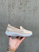 Afbeelding in Gallery-weergave laden, GRUNWALD DAMES MOCCASIN MET UITNEEMBAAR VOETBED BEIGE
