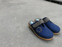Afbeelding in Gallery-weergave laden, FIDELIO PANTOFFELS BLAUW UITNEEMBAAR VOETBED
