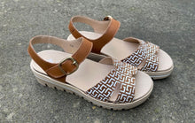 Afbeelding in Gallery-weergave laden, PIESANTO SANDAAL MET UITNEEMBAAR VOETBED BEIGE

