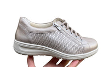 Afbeelding in Gallery-weergave laden, SOLIDUS DAMESSNEAKER MET UITNEEMBAAR VOETBED K-BREEDTE BEIGE
