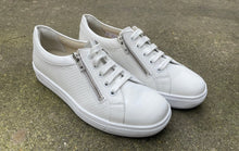 Afbeelding in Gallery-weergave laden, SOLIDUS DAMES SNEAKER MET UITNEEMBAAR VOETBED K-WIJDTE WIT
