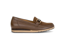 Afbeelding in Gallery-weergave laden, GABOR DAMES LOAFER MET UITNEEMBAAR VOETBED G-WIJDTE CACAO
