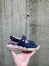 Afbeelding in Gallery-weergave laden, WOLKY DAMES SANDAAL UITNEEMBAAR VOETBED BLAUW
