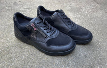 Afbeelding in Gallery-weergave laden, WALDLAUFER SNEAKER MET UITNEEMBAAR VOETBED  K-WIJDTE ZWART
