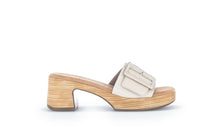 Afbeelding in Gallery-weergave laden, GABOR SLIPPER BLOKHAK EN GESP BEIGE
