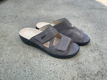 Afbeelding in Gallery-weergave laden, FIDELIO SLIPPER MET UITNEEMBAAR VOETBED EN KLEVERS BEIGE
