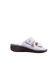 FIDELIO SLIPPER MET UITNEEMBAAR VOETBED EN KLEVERS BEIGE