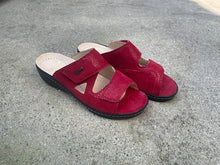 Afbeelding in Gallery-weergave laden, FIDELIO SLIPPER MET UITNEEMBAAR VOETBED EN KLEVERS ROOD
