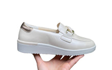 Afbeelding in Gallery-weergave laden, SOLIDUS DAMES LOAFER MET UITNEEMBAAR VOETBED K-WIJDTE BEIGE
