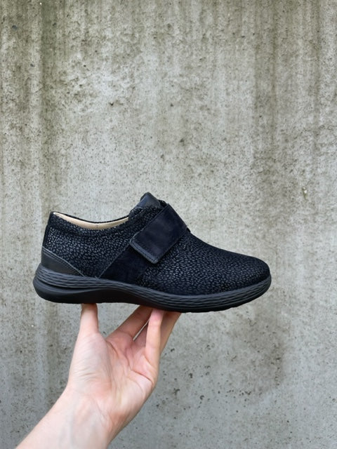 FIDELIO GESLOTEN SCHOEN MET VELCRO IN STRETCH H WIJDTE UITNEEMBAAR VOETBED