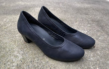 Afbeelding in Gallery-weergave laden, GABOR PUMP H BREEDTE UITNEEMBAAR VOETBED BLAUW
