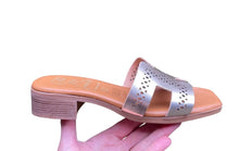 Afbeelding in Gallery-weergave laden, OH MY SANDALS SLIPPER GOUD KLEIN HAKJE
