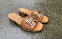 Afbeelding in Gallery-weergave laden, OH MY SANDALS SLIPPER KLEIN HAKJE COGNAC
