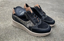 Afbeelding in Gallery-weergave laden, SOLIDUS SNEAKER MET VETERS EN UITNEEMBAAR VOETBED K WIJDTE ZWART
