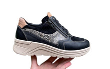 Afbeelding in Gallery-weergave laden, SOLIDUS SNEAKER MET VETERS EN UITNEEMBAAR VOETBED K WIJDTE ZWART
