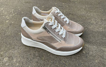 Afbeelding in Gallery-weergave laden, SOLIDUS SNEAKER MET UITNEEMBAAR VOETBED K WIJDTE BEIGE
