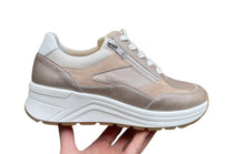 Afbeelding in Gallery-weergave laden, SOLIDUS SNEAKER MET UITNEEMBAAR VOETBED K WIJDTE BEIGE
