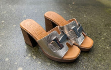 Afbeelding in Gallery-weergave laden, OH MY SANDALS SLIPPER CHAMPAGNE

