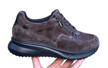 Afbeelding in Gallery-weergave laden, WALDLAUFER DAMES SNEAKER MET UITNEEMBAAR VOETBED K-WIJDTE BRUIN
