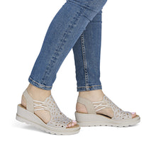 Afbeelding in Gallery-weergave laden, RIEKER DAMESSANDAAL MET SLEEHAK BEIGE
