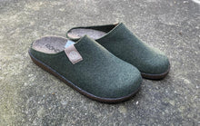 Afbeelding in Gallery-weergave laden, HEREN SLIPPER MET UITNEEMBAAR VOETBED WINTER GROEN
