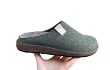 Afbeelding in Gallery-weergave laden, HEREN SLIPPER MET UITNEEMBAAR VOETBED WINTER GROEN
