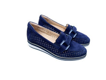 Afbeelding in Gallery-weergave laden, SOFTWAVES MOCASSIN MET GESP EN UITNEEMBAAR VOETBED BLAUW
