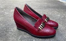 Afbeelding in Gallery-weergave laden, SOFTWAVES DAMES MET SLEEHAK HOOG EN UITNEEMBAAR VOETBED BORDEAUX
