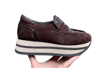 Afbeelding in Gallery-weergave laden, SOFTWAVES LOAFER MET DIKKE ZOOL UITNEEMBAAR VOETBED BRUIN
