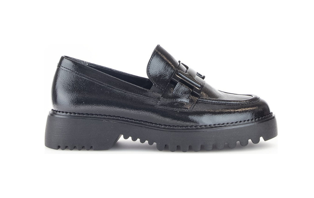 GABOR  MOCCASIN MET DIKKE ZOOL EN GESP LAKLEDER ZWART