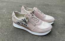 Afbeelding in Gallery-weergave laden, WALDLAUFER DAMES SNEAKER MET UITNEEMBAAR VOETBED H WIJDTE BEIGE

