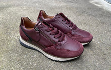 Afbeelding in Gallery-weergave laden, GABOR SNEAKER BORDEAUX UITNEEMBAAR VOETBED
