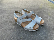 Afbeelding in Gallery-weergave laden, WALDLAUFER SANDALEN MET BLOK ZOOL ZILVER UITNEEMBAAR VOETBED
