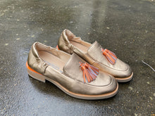 Afbeelding in Gallery-weergave laden, SOFTWAVES MET UITNEEMBAAR VOETBED BEIGE EN MANDARINO
