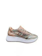 Afbeelding in Gallery-weergave laden, SOFTWAVES SNEAKER RAFFIA MET UITNEEMBAAR VOETBED BEIGE MULTI
