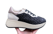 Afbeelding in Gallery-weergave laden, SOFTWAVES SNEAKER MET UITNEEMBAAR VOETBED DIKKE ZOOL ZWART
