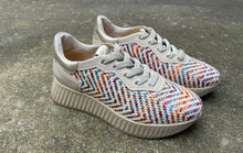 Afbeelding in Gallery-weergave laden, SOFTWAVES SNEAKER MET DIKKE ZOOL UITNEEMBAAR VOETBED RAFFIA MULTI
