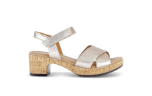 Afbeelding in Gallery-weergave laden, GABOR SANDAAL MET BLOKHAK EN RIEM PUDER G BREEDTE
