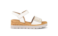 Afbeelding in Gallery-weergave laden, GABOR DAMES SANDAAL MET GESP EN KLEVER CREMA G BREEDTE
