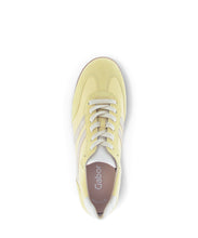 Afbeelding in Gallery-weergave laden, GABOR SNEAKER MET UITNEEMBAAR VOETBED GEEL
