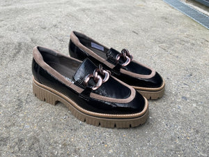 SOFTWAVES LOAFER MET UITNEEMBAAR VOETBED LAK ZWART